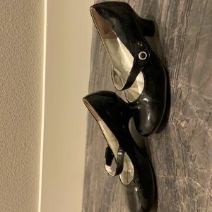 children’s dress shoes. size 2 1/2 USED